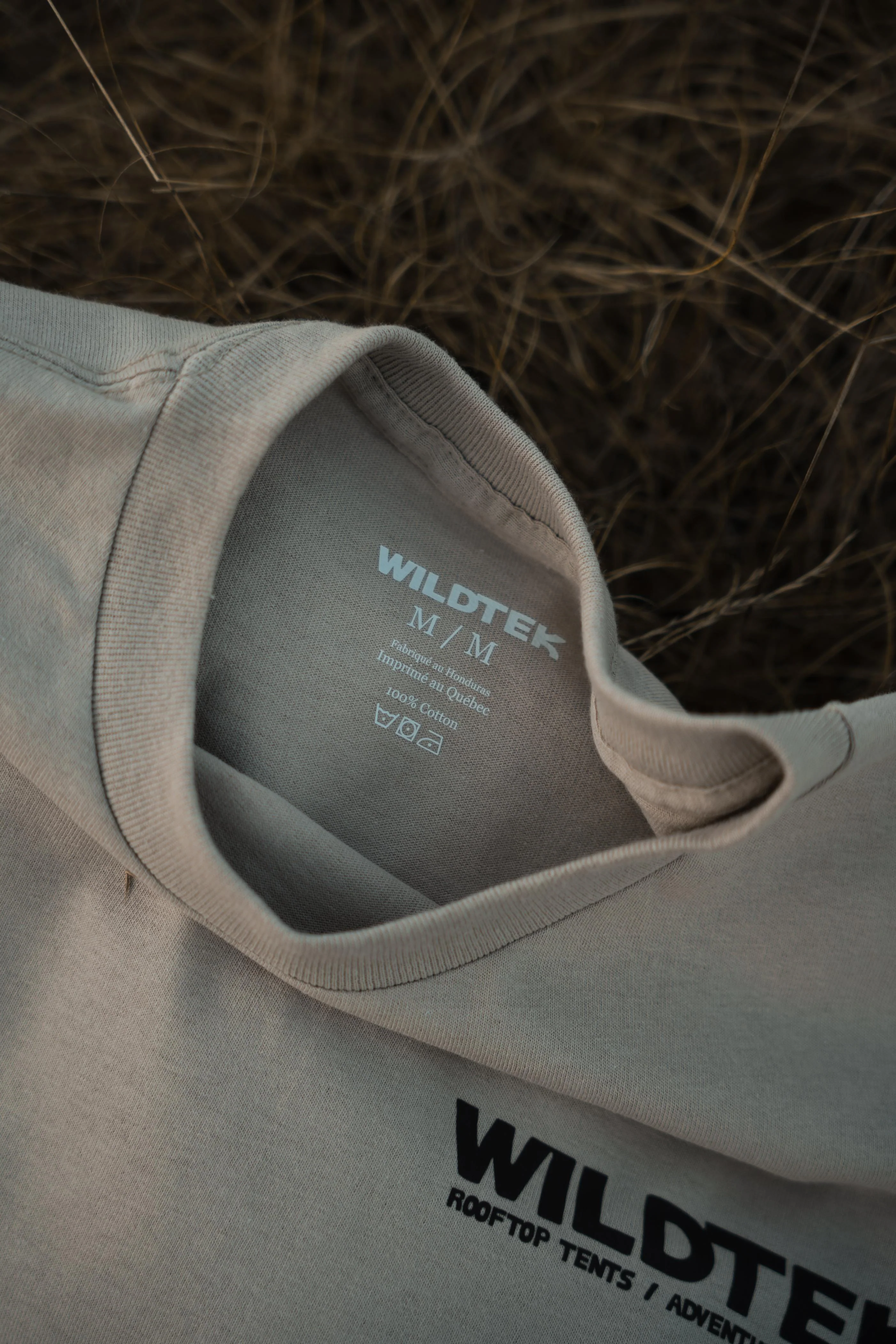 Le Outsider - T-Shirt - Image 8